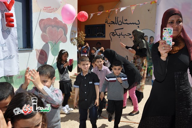 كفرقاسم – فيديو: بساتين الامل, السلام , والمحبة تحتفل بعيد الام على انغام عمو انس وجوقته ..